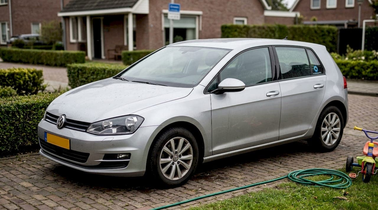 Voorbeelden van effectieve autofoto's die verkoop versnellen